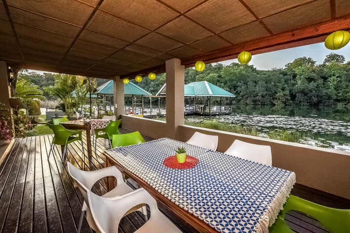 Bambuu Lakeside Lodge