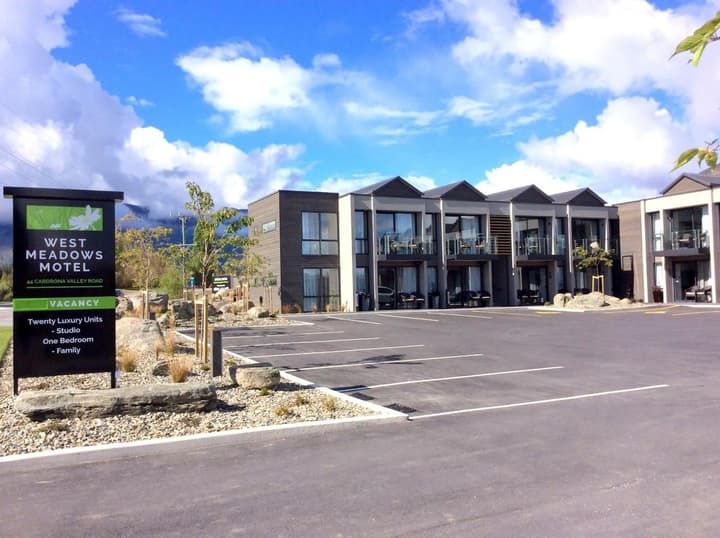 West Meadows Motel
