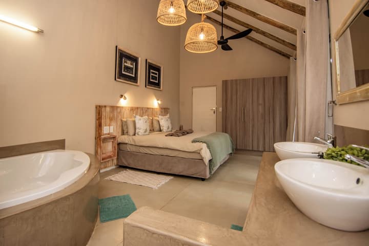 Thornhill Safari Lodge