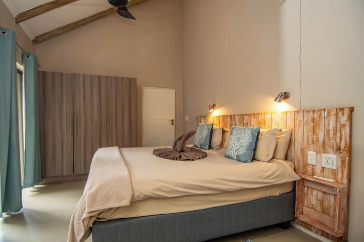 Thornhill Safari Lodge