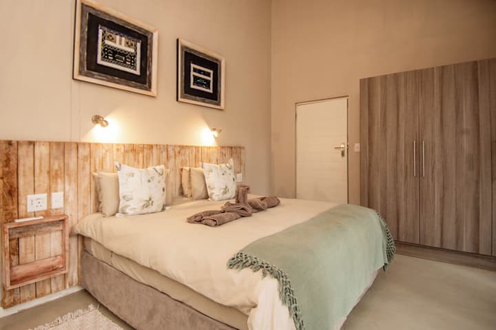 Thornhill Safari Lodge