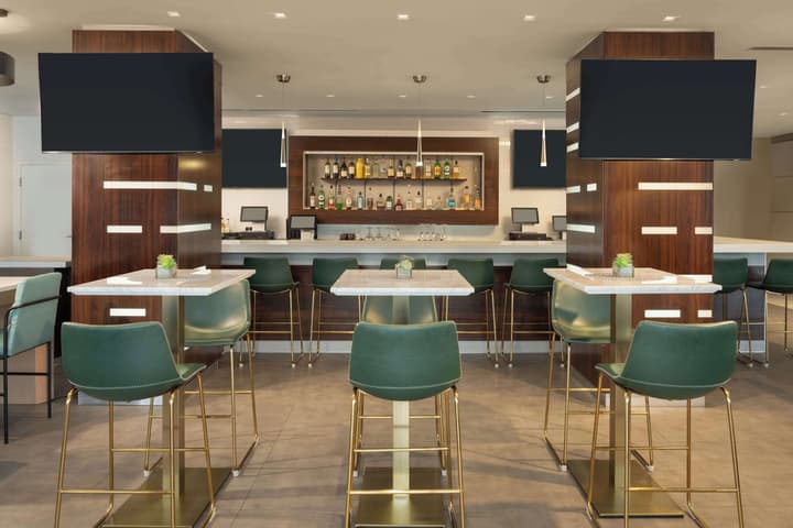 DoubleTree by Hilton Miami North I-95