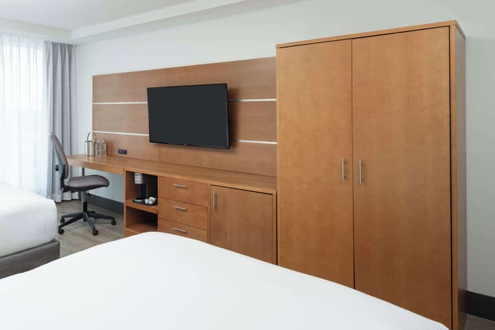 DoubleTree by Hilton Miami North I-95