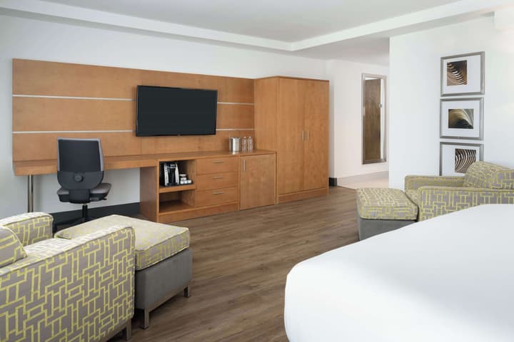 DoubleTree by Hilton Miami North I-95