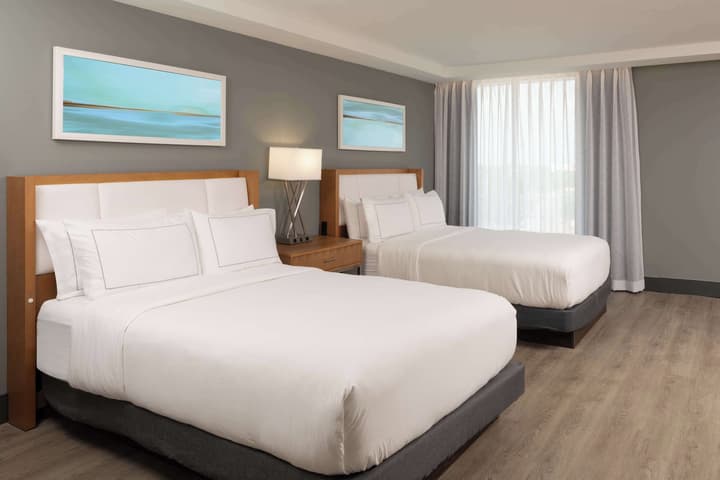 DoubleTree by Hilton Miami North I-95