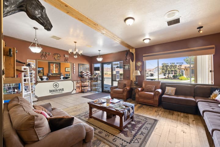 Broken Spur Inn & Steakhouse