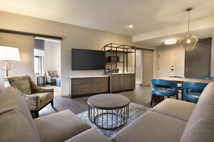 Embassy Suites by Hilton Minneapolis Downtown