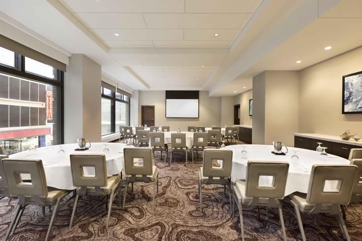 Embassy Suites by Hilton Minneapolis Downtown