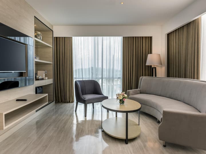 Novotel Phuket City Phokeethra Hotel