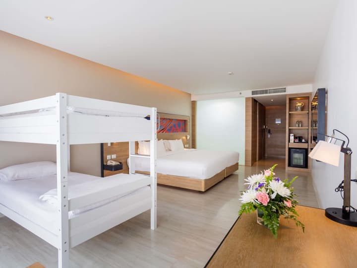 Novotel Phuket City Phokeethra Hotel