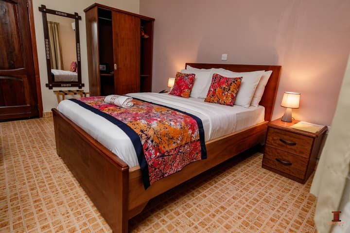 Mahogany Lodge, Cantonments