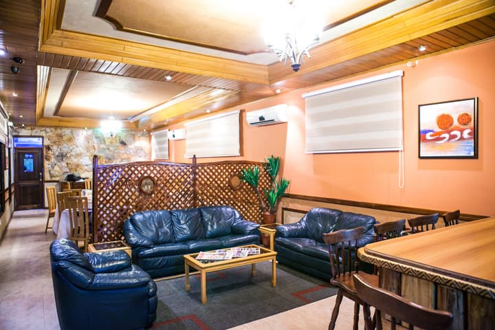 Mahogany Lodge, Cantonments