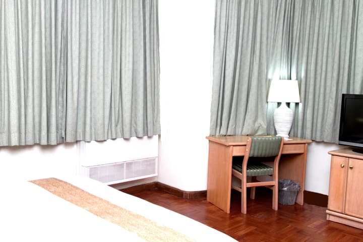 Mahogany Lodge, Cantonments