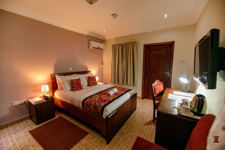Mahogany Lodge, Cantonments