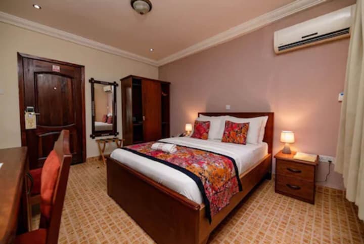 Mahogany Lodge, Cantonments