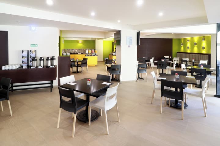 Holiday Inn Express Mexico Aeropuerto by IHG