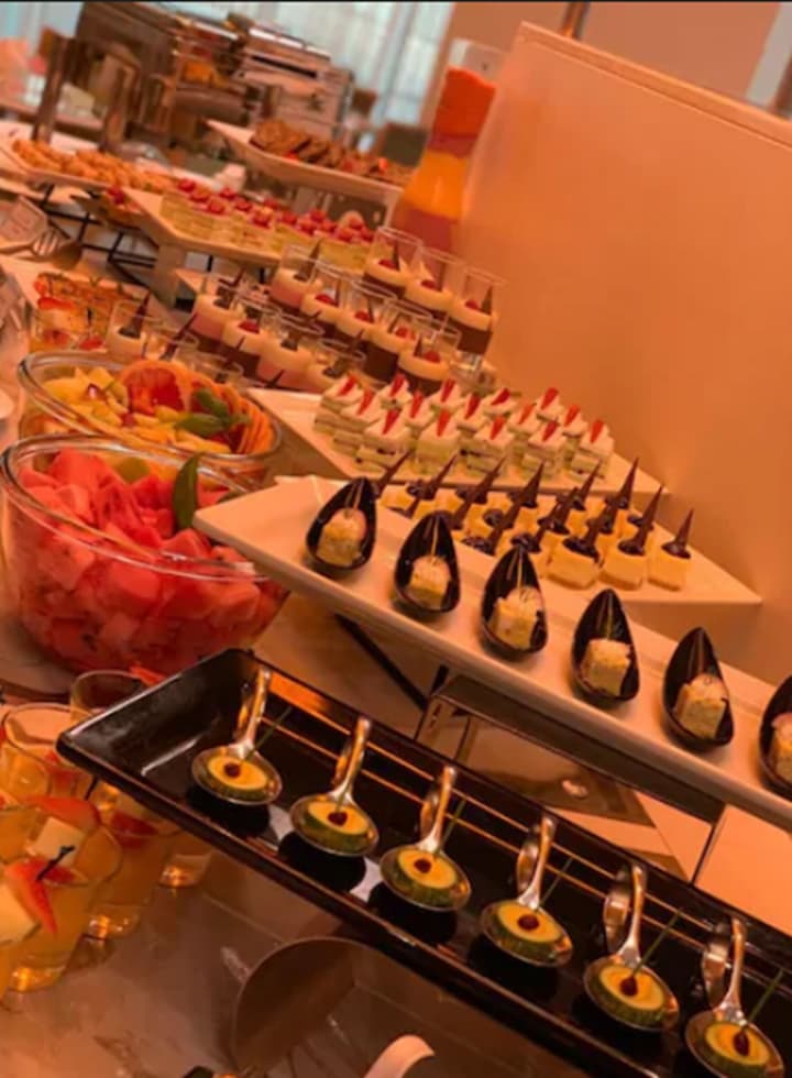 Al Khoory Atrium Hotel