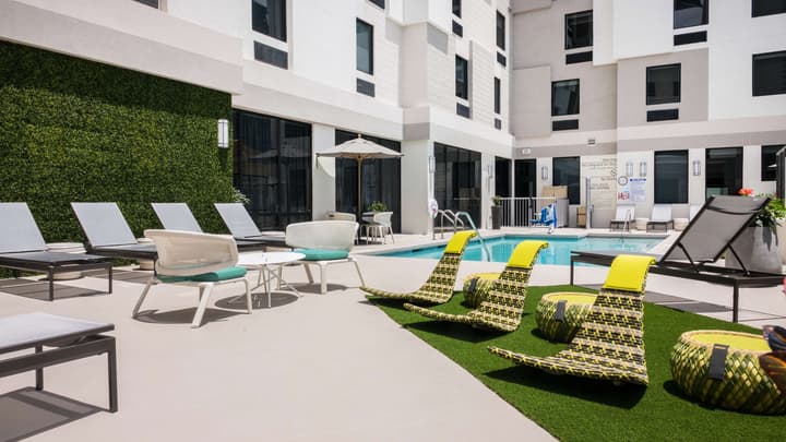 Hampton Inn & Suites Miami Wynwood Design District