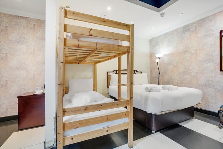 London Star Hotel