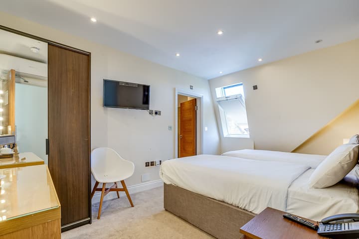 London Star Hotel