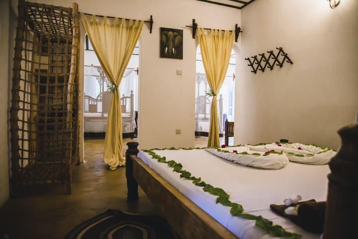 Moonshine Uroa Boutique Hotel