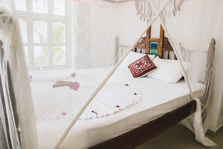 Moonshine Uroa Boutique Hotel