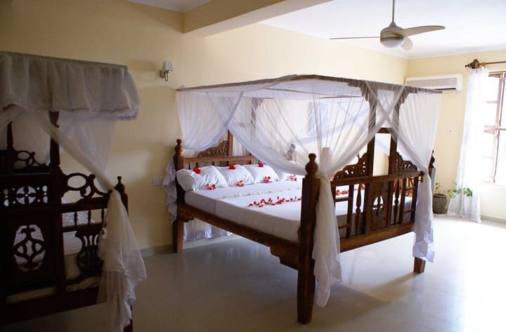 Moonshine Uroa Boutique Hotel