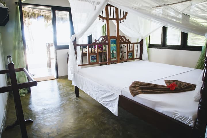 Moonshine Uroa Boutique Hotel