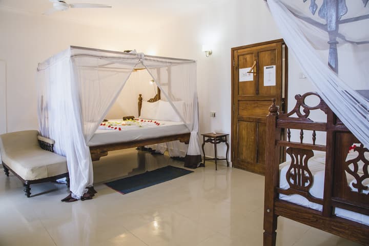 Moonshine Uroa Boutique Hotel