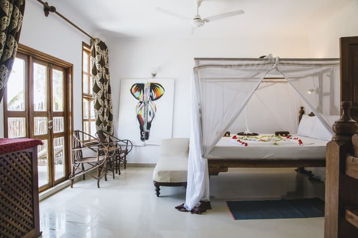 Moonshine Uroa Boutique Hotel