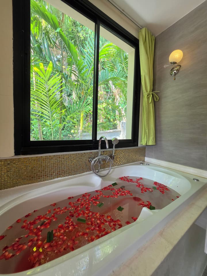 HULA HULA RESORT l truly tropical and fun wellness
