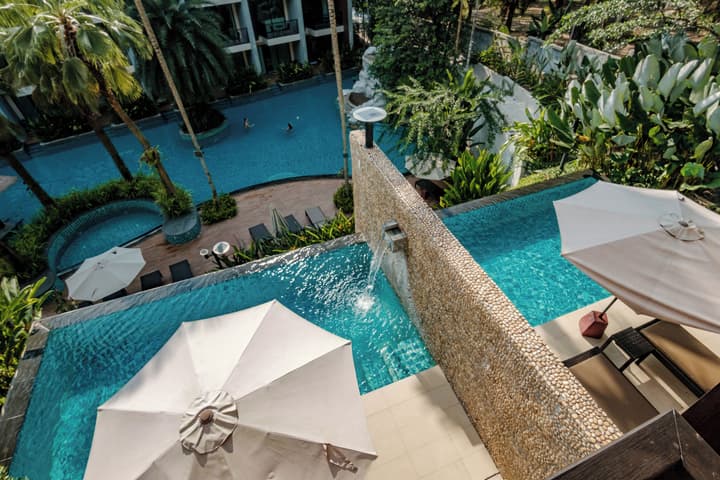 HULA HULA RESORT l truly tropical and fun wellness
