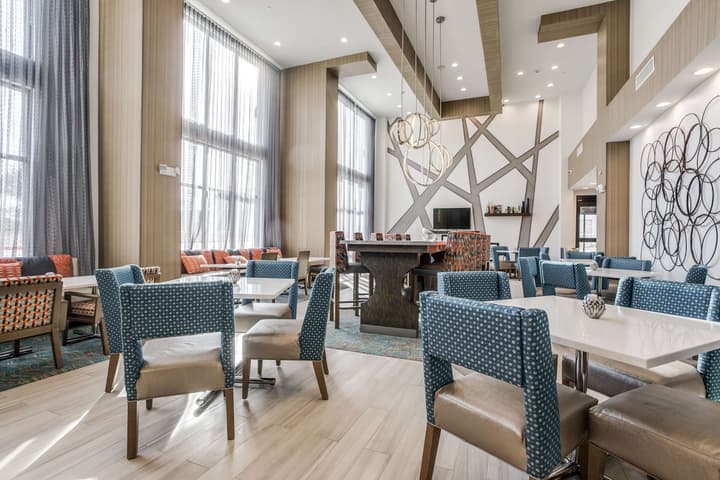 Hampton Inn & Suites North Dallas Central Expy