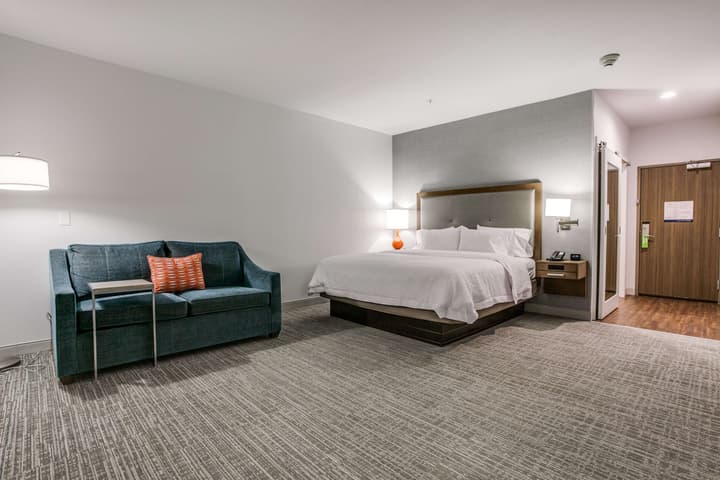 Hampton Inn & Suites North Dallas Central Expy