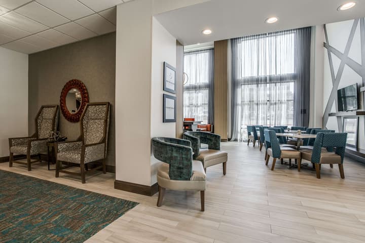 Hampton Inn & Suites North Dallas Central Expy