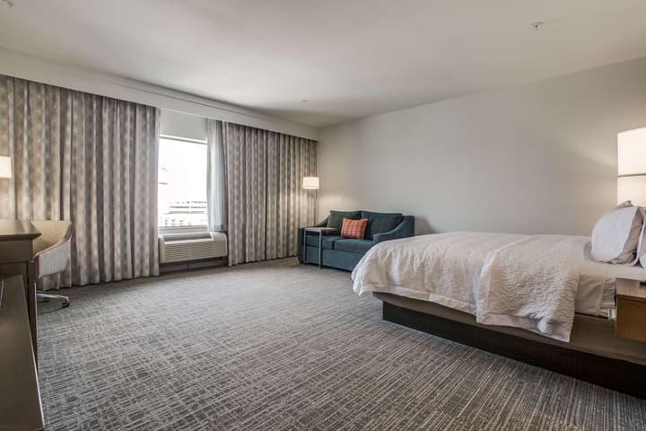 Hampton Inn & Suites North Dallas Central Expy
