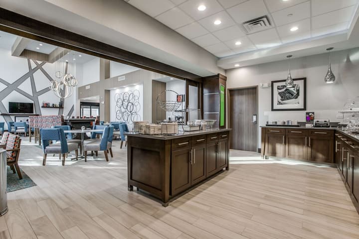 Hampton Inn & Suites North Dallas Central Expy