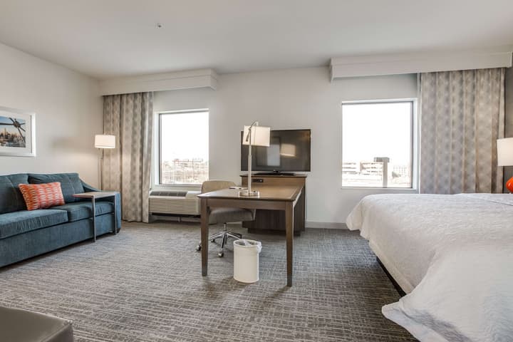 Hampton Inn & Suites North Dallas Central Expy