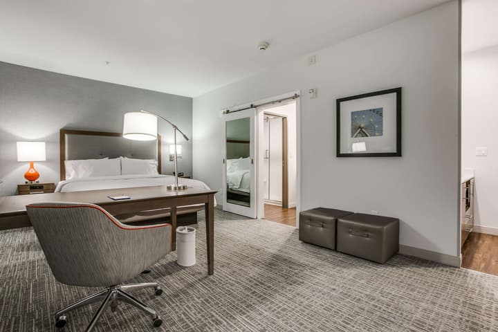 Hampton Inn & Suites North Dallas Central Expy