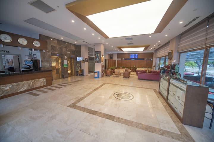 Grand Itimat Hotel