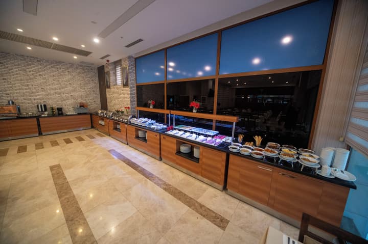 Grand Itimat Hotel