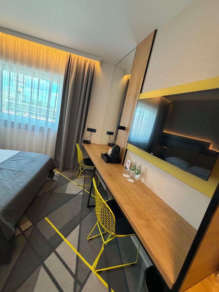 Air Hotel