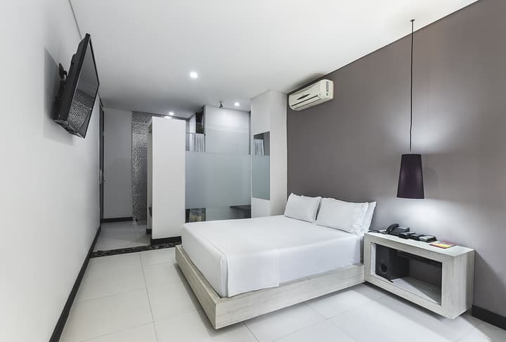 47 Luxury Downtown and Rooftop Hotel