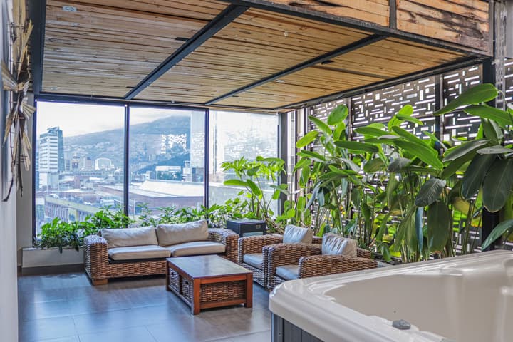 47 Luxury Downtown and Rooftop Hotel