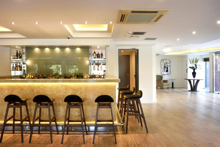 Athens Avenue Hotel