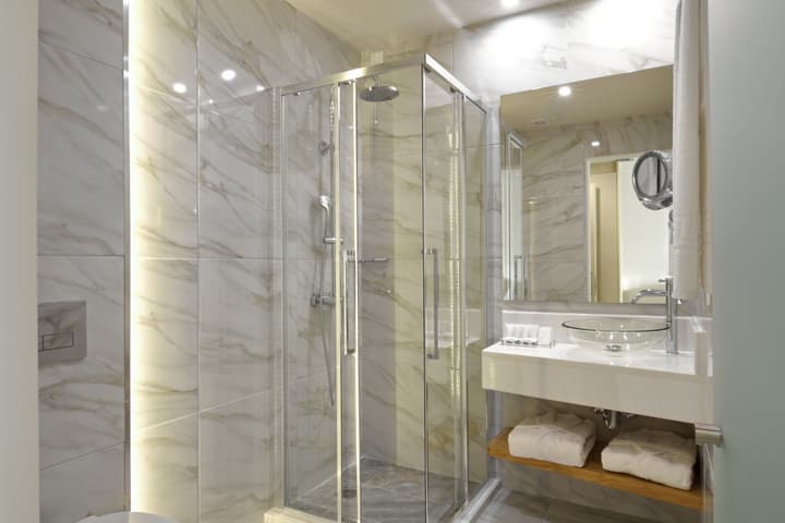 Athens Avenue Hotel