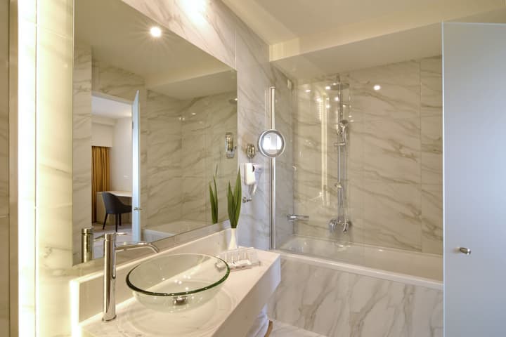 Athens Avenue Hotel