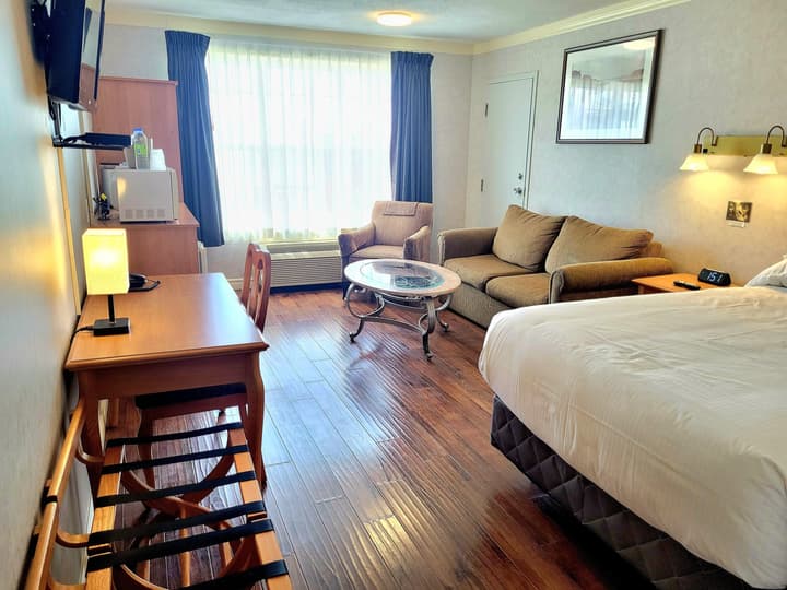 Claymore inn & Suites