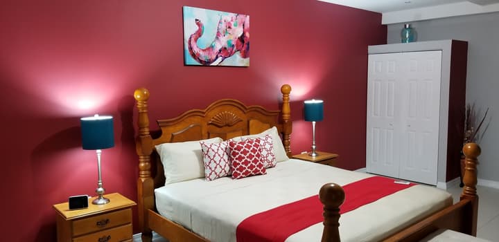 New Kingston Guest Apartment at Donhead