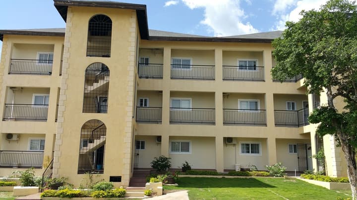New Kingston Guest Apartment at Donhead